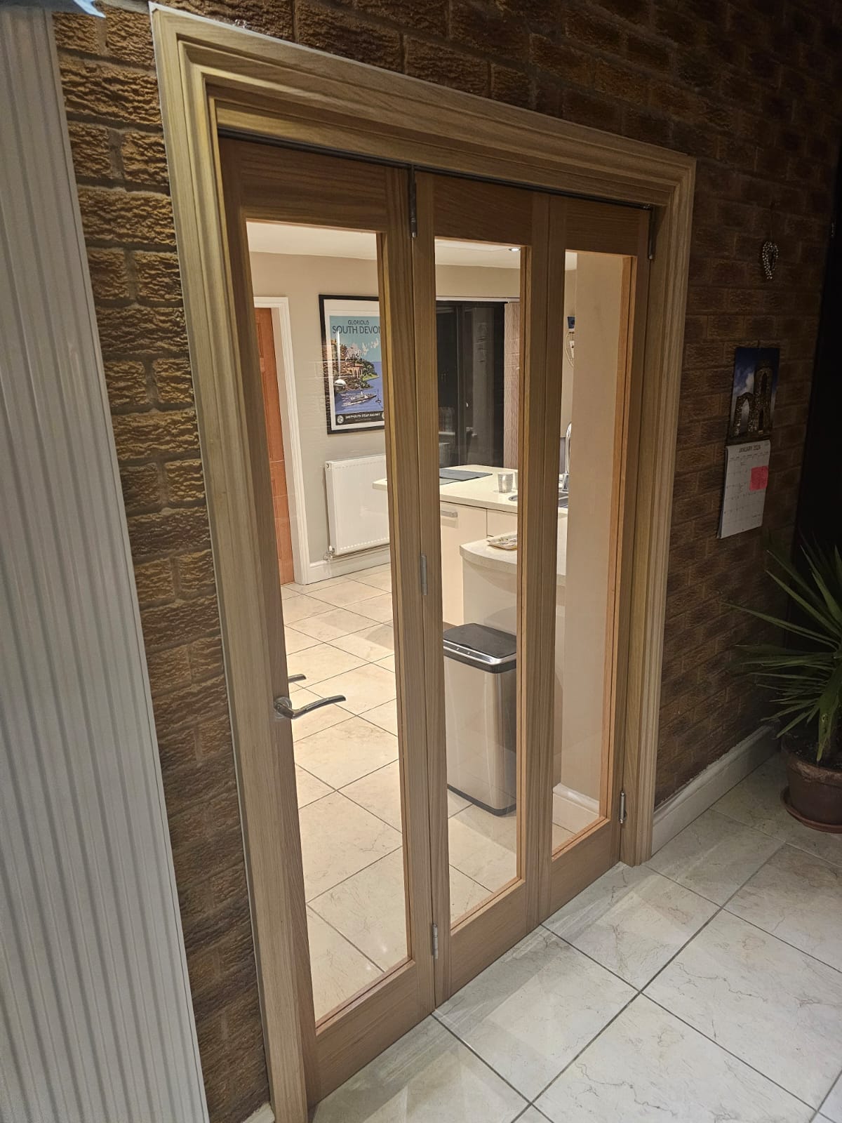 Glazed Oak Prefinished 4 Door Roomfold Grande (2 + 2 x 457mm Doors)